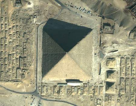 pyramids_01.JPG